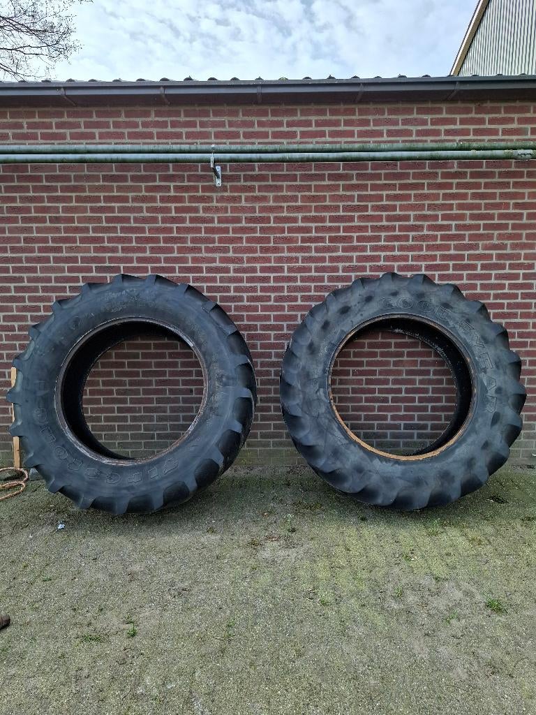 2 x 18.4 38 inch trekker banden, Ophalen, Gebruikt