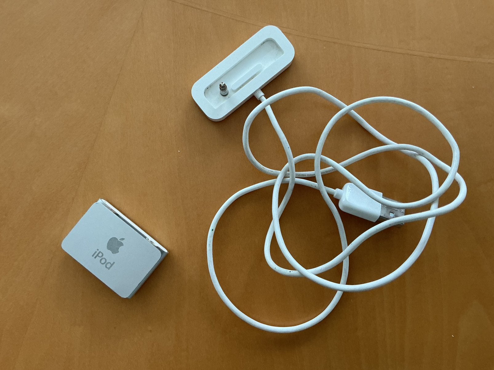 Ipod shuffle, Ophalen of Verzenden, Zo goed als nieuw, Dock of Kabel, Shuffle