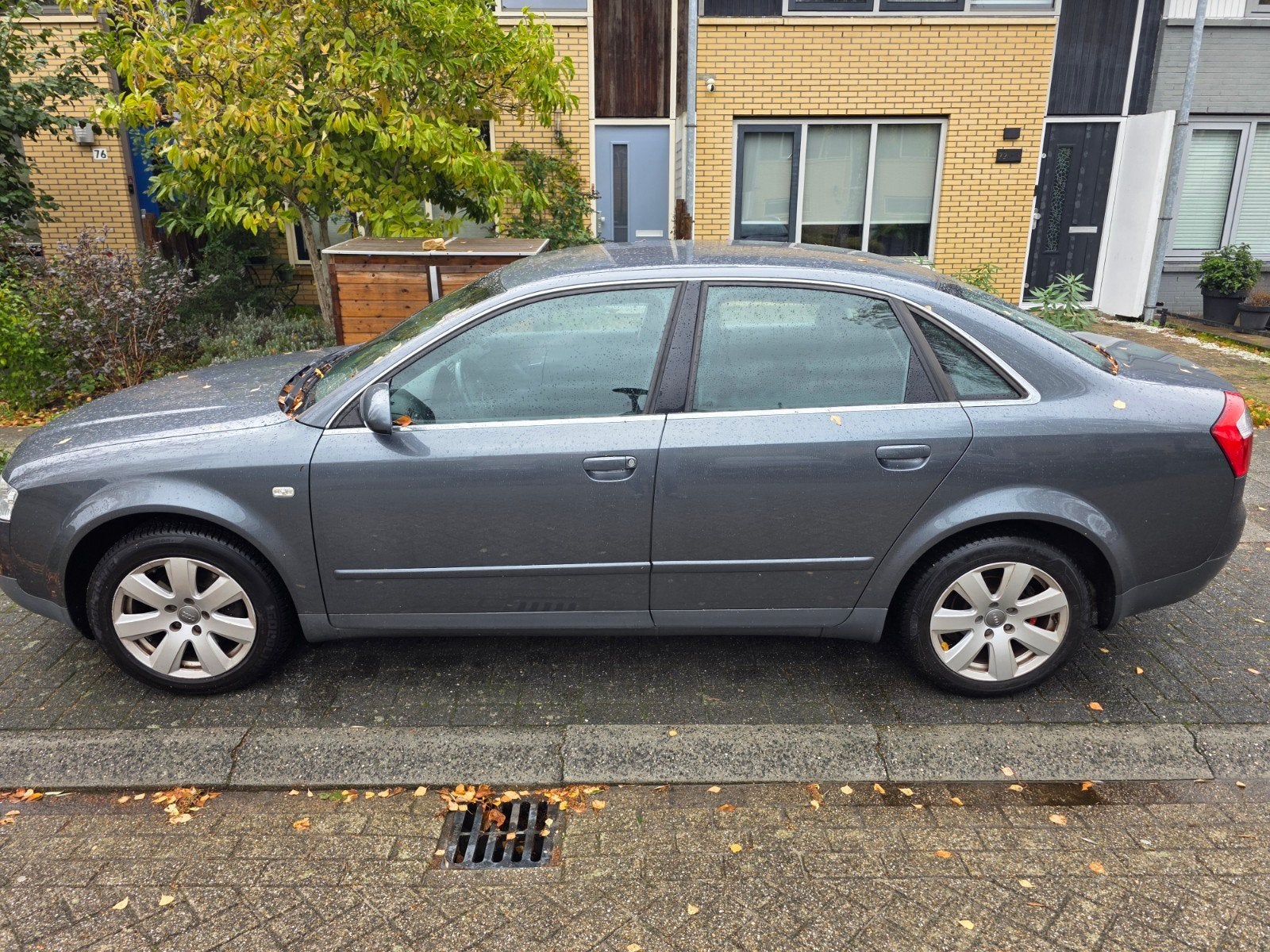 Audi A4 2.0 96KW 2003 Grijs, Auto's, 4 cilinders, 1984 cc, A4, Origineel Nederlands