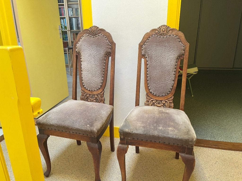 2 antieke stoelen, Ophalen