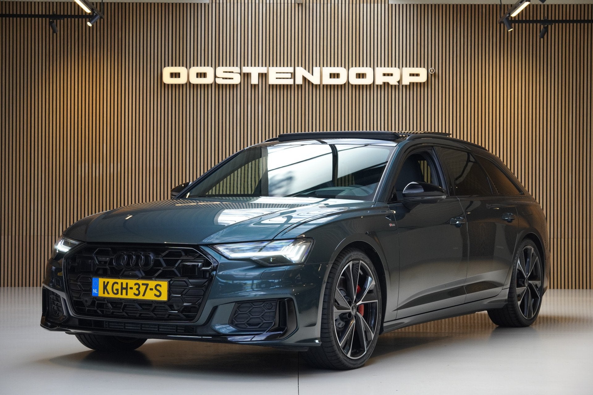Audi A6 Avant 55TFSIe/367pk Quattro S-Line Competition|2024|, Dealer onderhouden, 136 pk, Gebruikt, Zwart