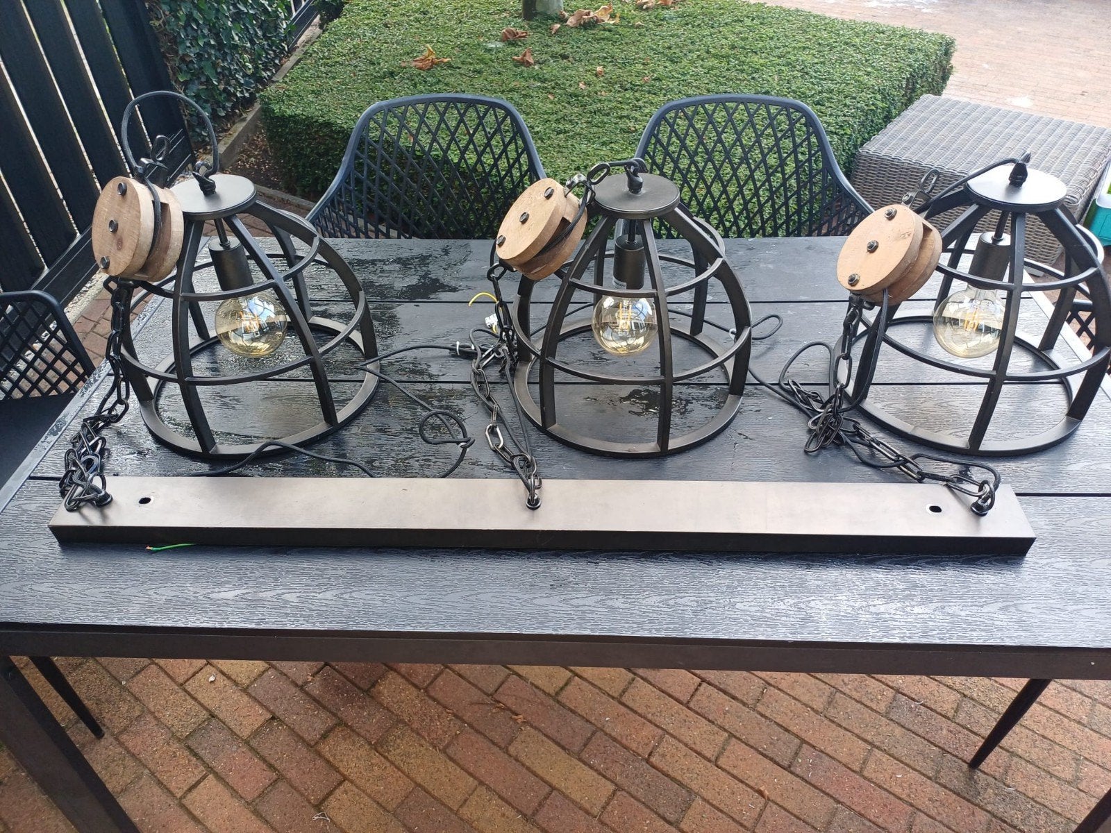 Industriële hanglamp met 3 kooilampen en katrollen, Huis en Inrichting, Lampen | Hanglampen, Gebruikt, Industrieel, Hout, E27 (groot)