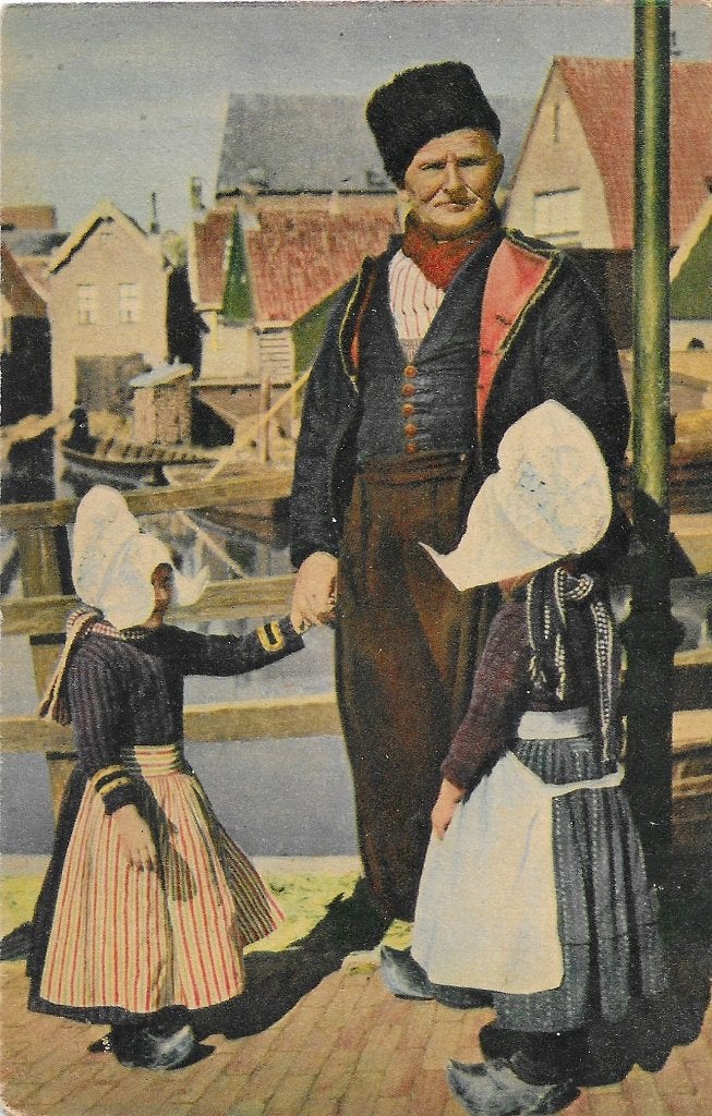 AK Volendam - Opa met Kleindochters, Ophalen of Verzenden, 1920 tot 1940, Ongelopen, Noord-Holland