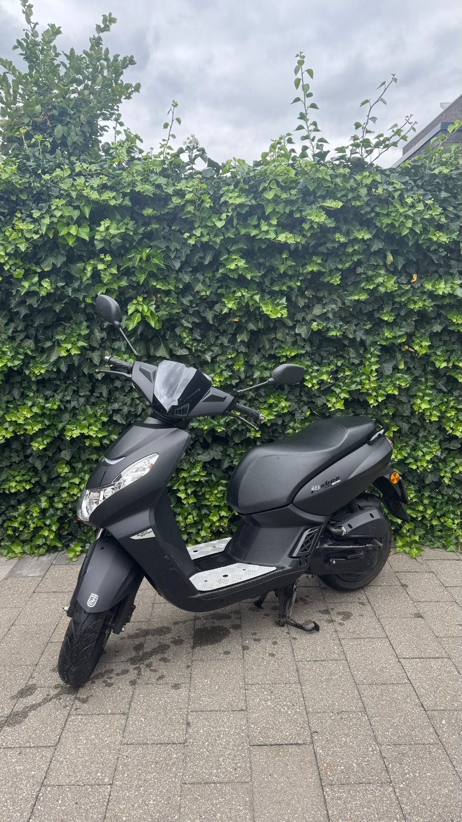 Peugeot Kisbee Black Edition - Slechts 3.100 km, Ophalen, Gebruikt, Benzine, Peugeot
