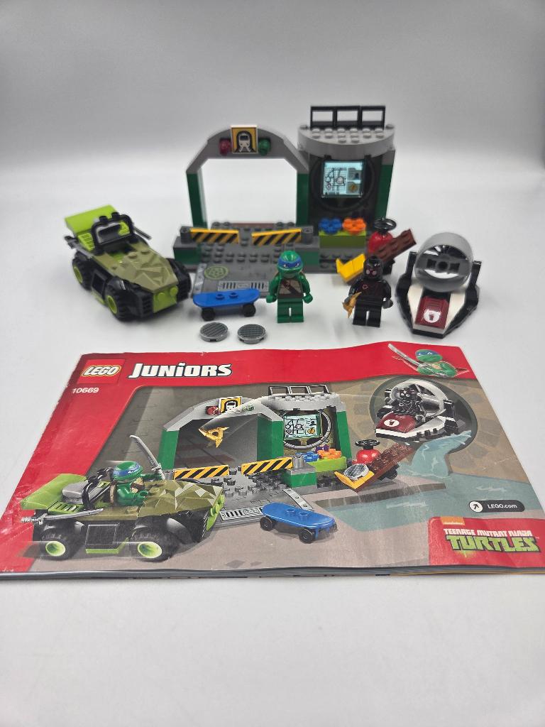 Lego Juniors Turtles 10669 Turtle Lair, Compleet, Lego, Ophalen of Verzenden, Zo goed als nieuw