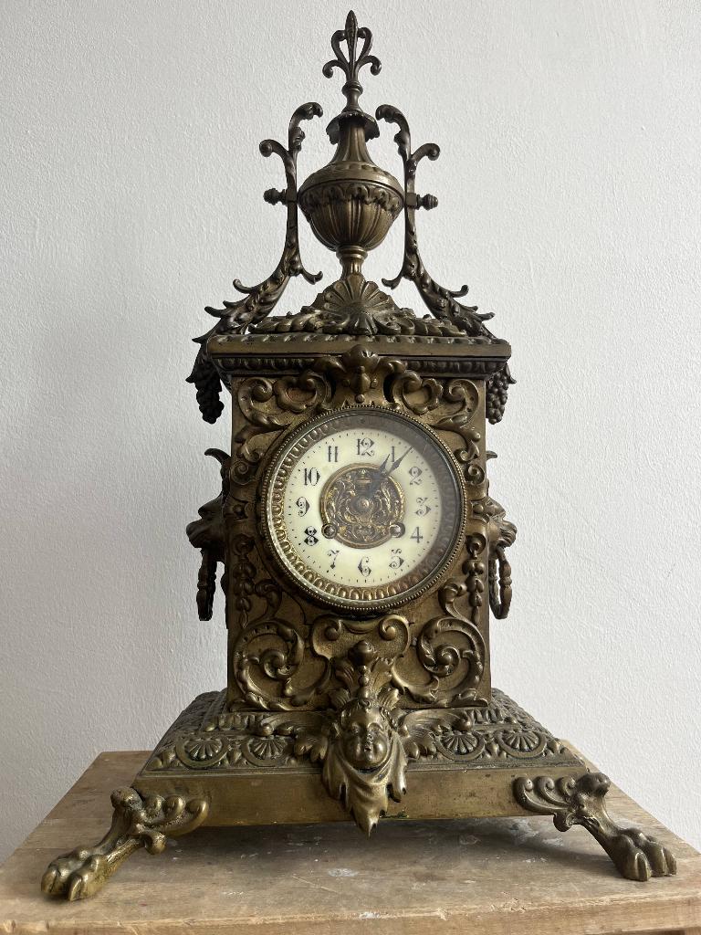 Koperen pendule 19e eeuw, Ophalen