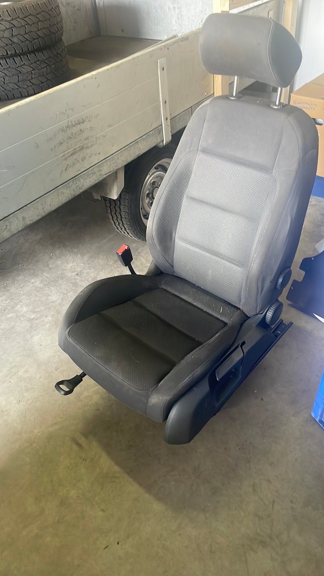 T4 stoelen, Ophalen, Gebruikt