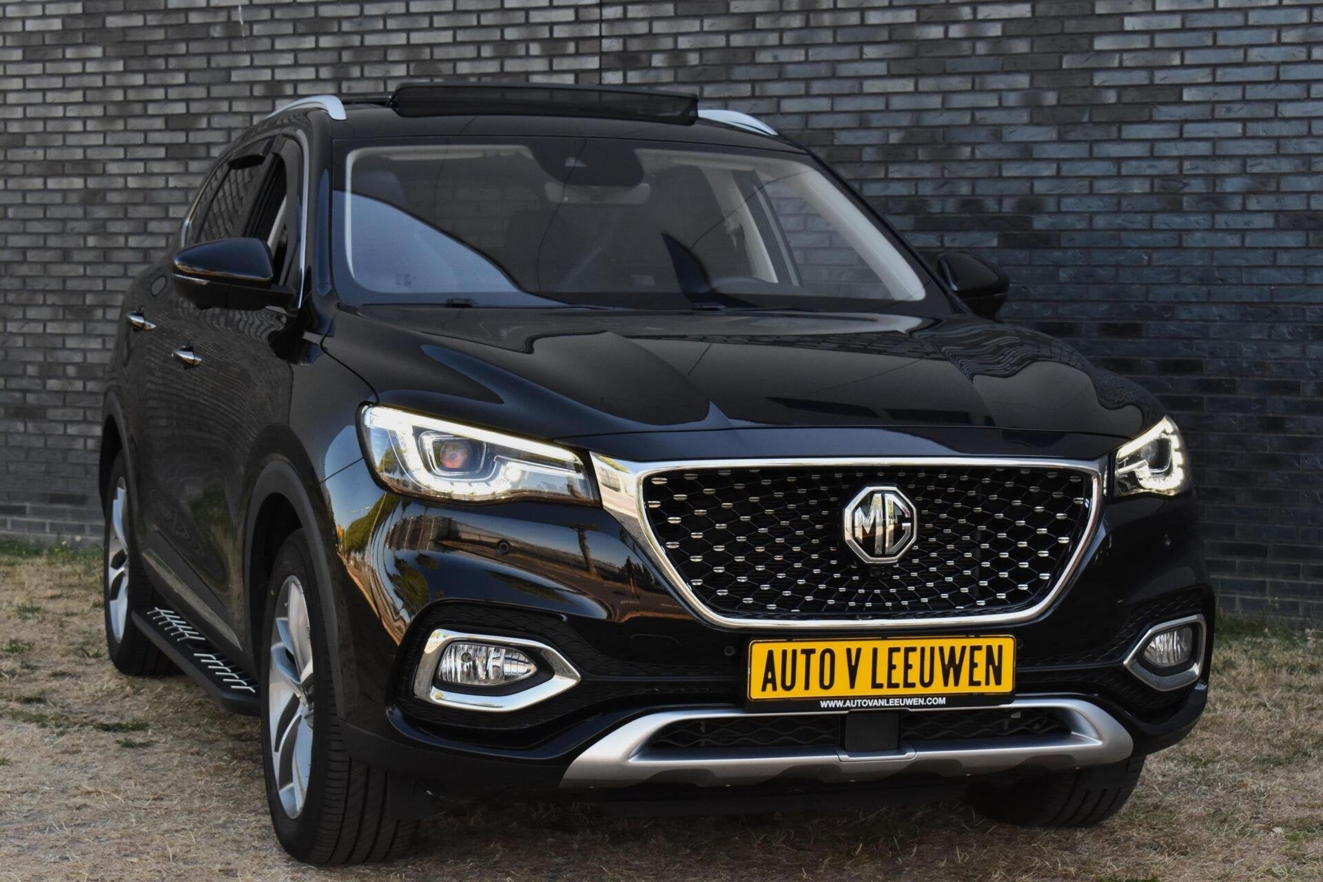 MG EHS 1.5 TGDI Luxury Plug In Hybrid PANORAMADAK/LEDER/DODE, Auto's, MG, Gebruikt, Euro 6, 4 cilinders, Zwart