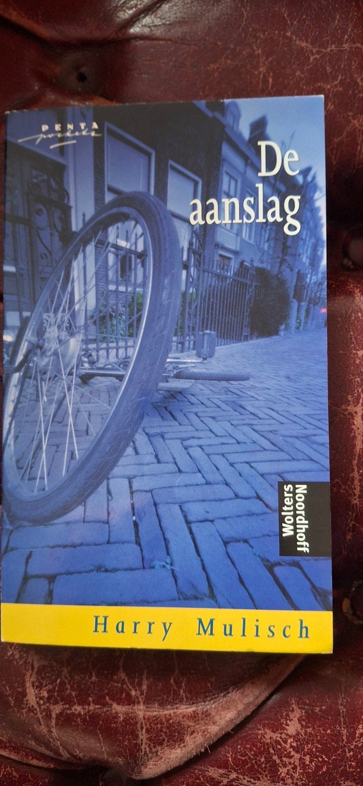 De aanslag - Harry Mulisch (Wolters Noordhoff), Boeken, Ophalen of Verzenden, Zo goed als nieuw, Harry Mulisch, Nederland