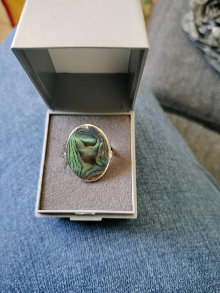 Zilveren ring met abalone schelp, Ophalen of Verzenden, Zo goed als nieuw, 17 tot 18, Dame