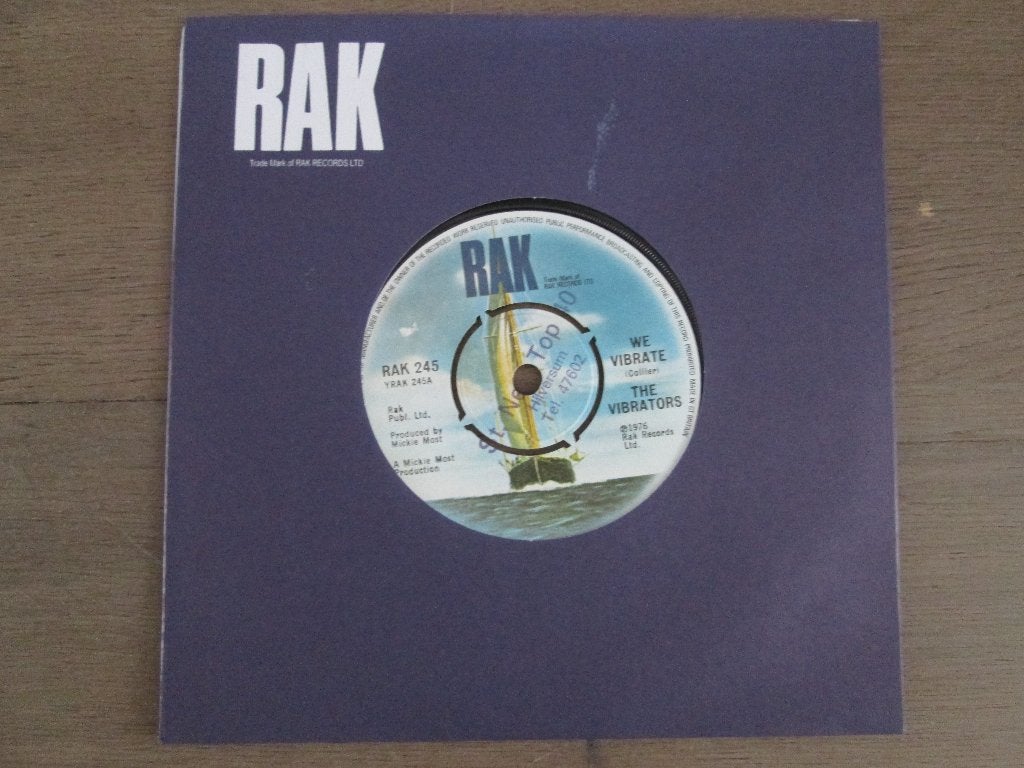 The Vibrators - We Vibrate / Whips And Furs, Gebruikt, Verzenden, 7 inch, Pop