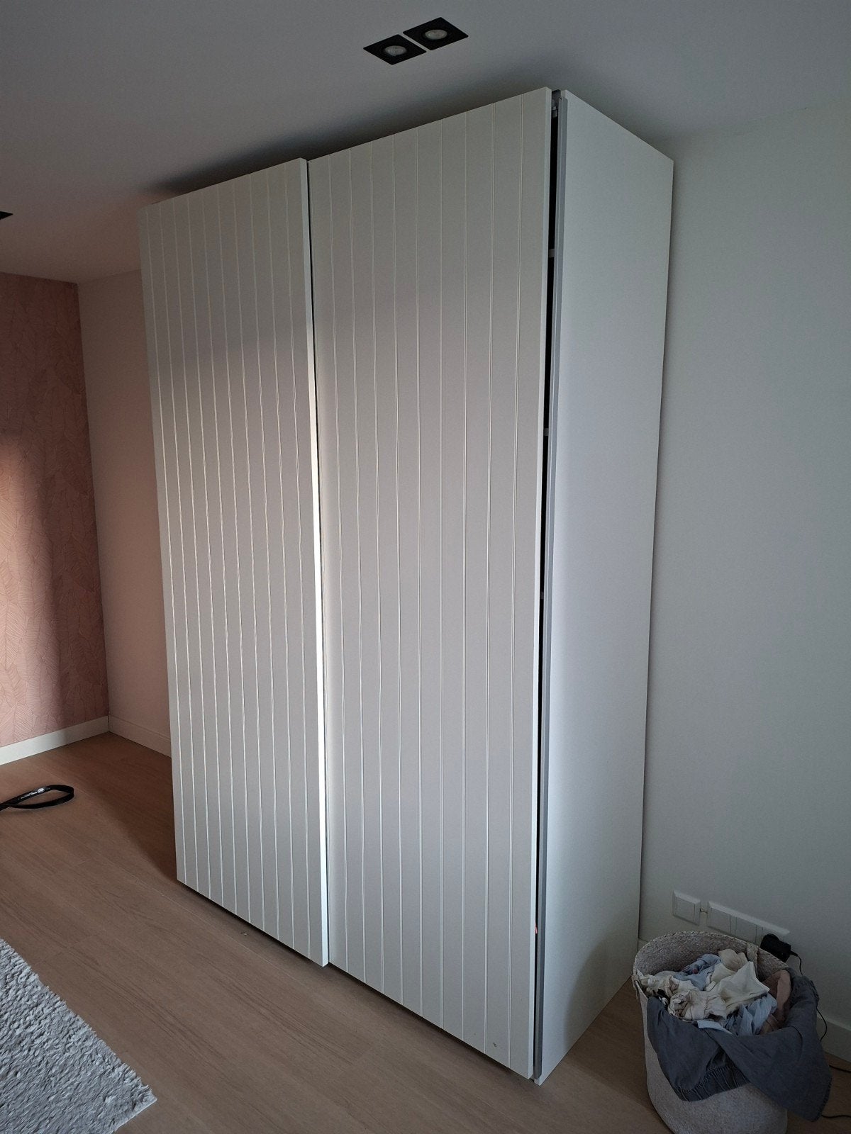 Witte kledingkast met schuifdeuren, Ophalen, Gebruikt, 100 tot 150 cm, Modern