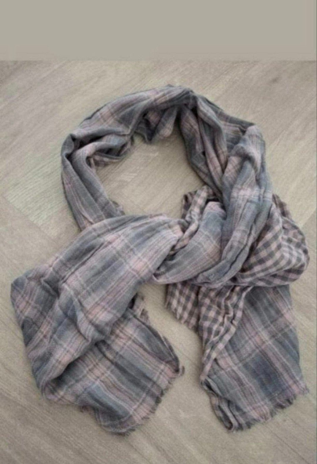 Sjaal zomersjaal grijs roze 2 kanten (Nieuw!), Kleding | Dames, Ophalen of Verzenden, Nieuw, Maat 46/48 (XL) of groter, Sjaal