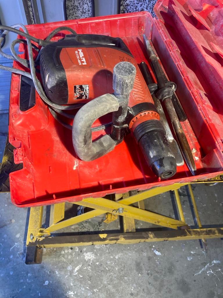 Hilti TE500-AVR Boor- en Breekhamer met 3 beitels, Doe-het-zelf en Verbouw, Ophalen of Verzenden, Gebruikt, 600 watt of meer, Boor- en/of Breekhamer