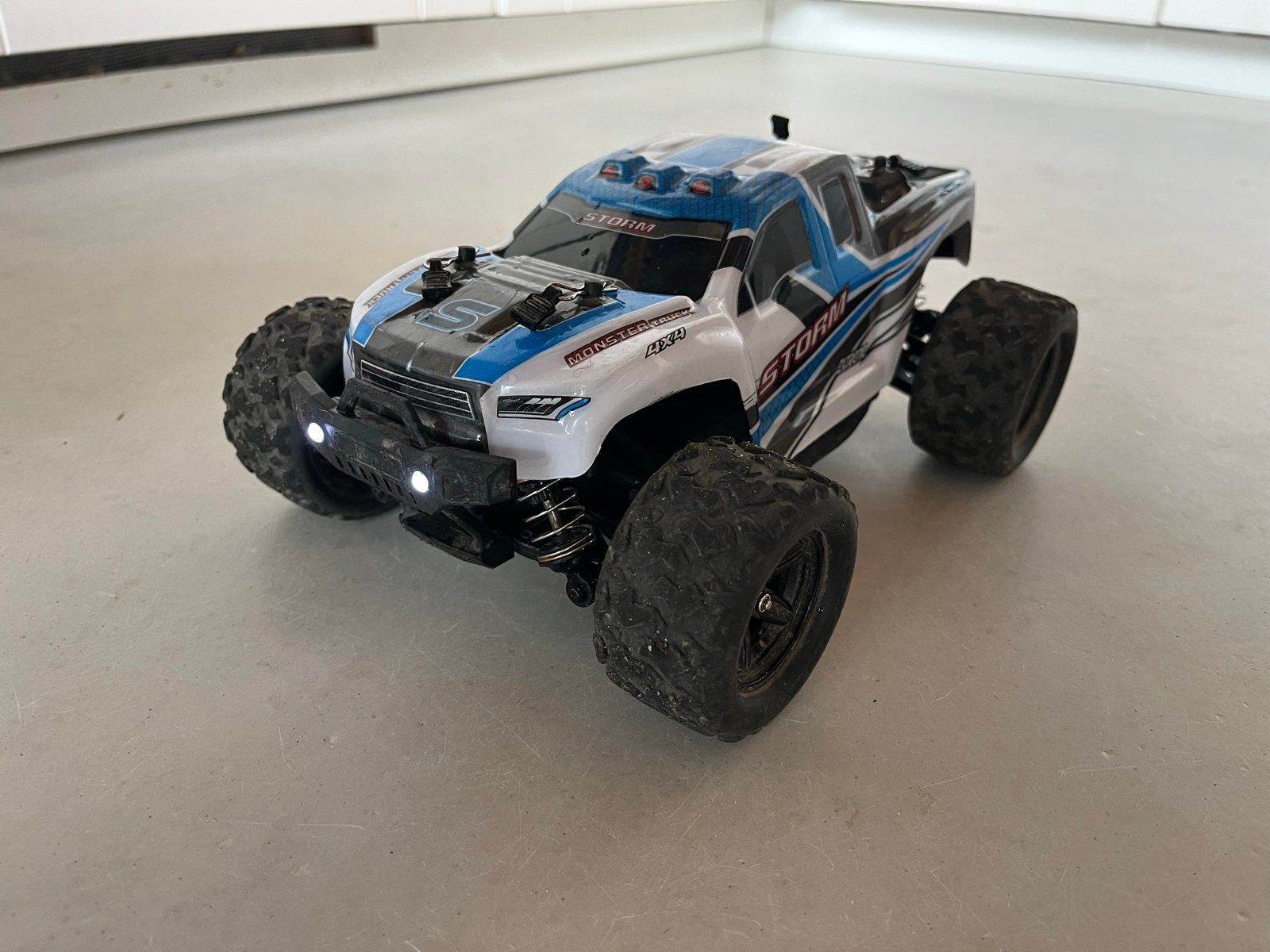 RC  1:18 4WD Monster Truck RTR, Hobby en Vrije tijd, Elektro, Auto offroad, Ophalen of Verzenden, Zo goed als nieuw