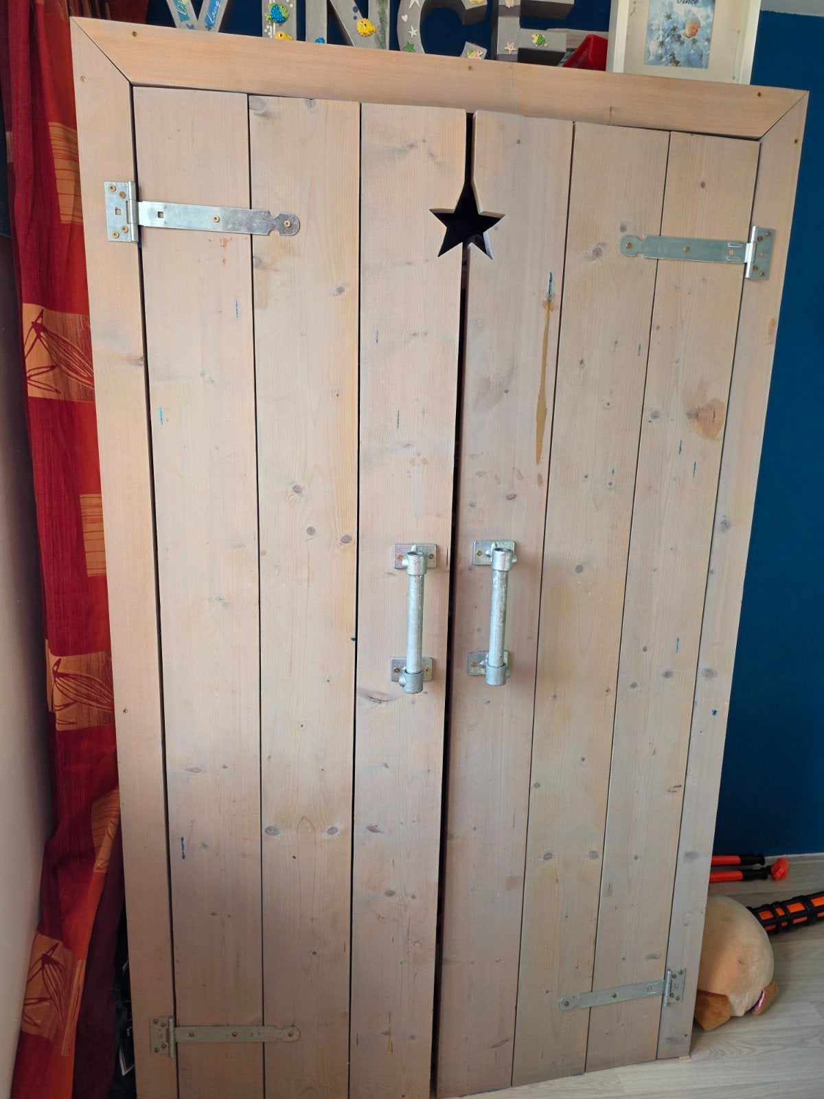 Houten Kledingkast met Ster en Steigerhouten Handvaten, Huis en Inrichting, Ophalen, Met deur(en), Gebruikt, 50 tot 100 cm