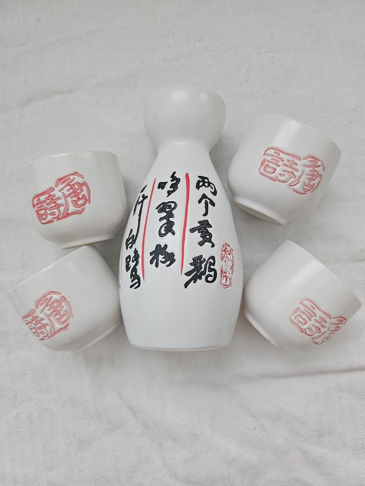Sake set - Karaf en 4 kopjes - Aziatisch design, Aziatisch, Keramiek, Ophalen of Verzenden, Zo goed als nieuw