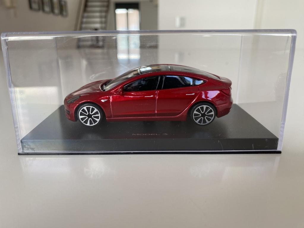 Tesla Model 3  1/43 Burago, Ophalen of Verzenden, Zo goed als nieuw, Auto, Overige merken
