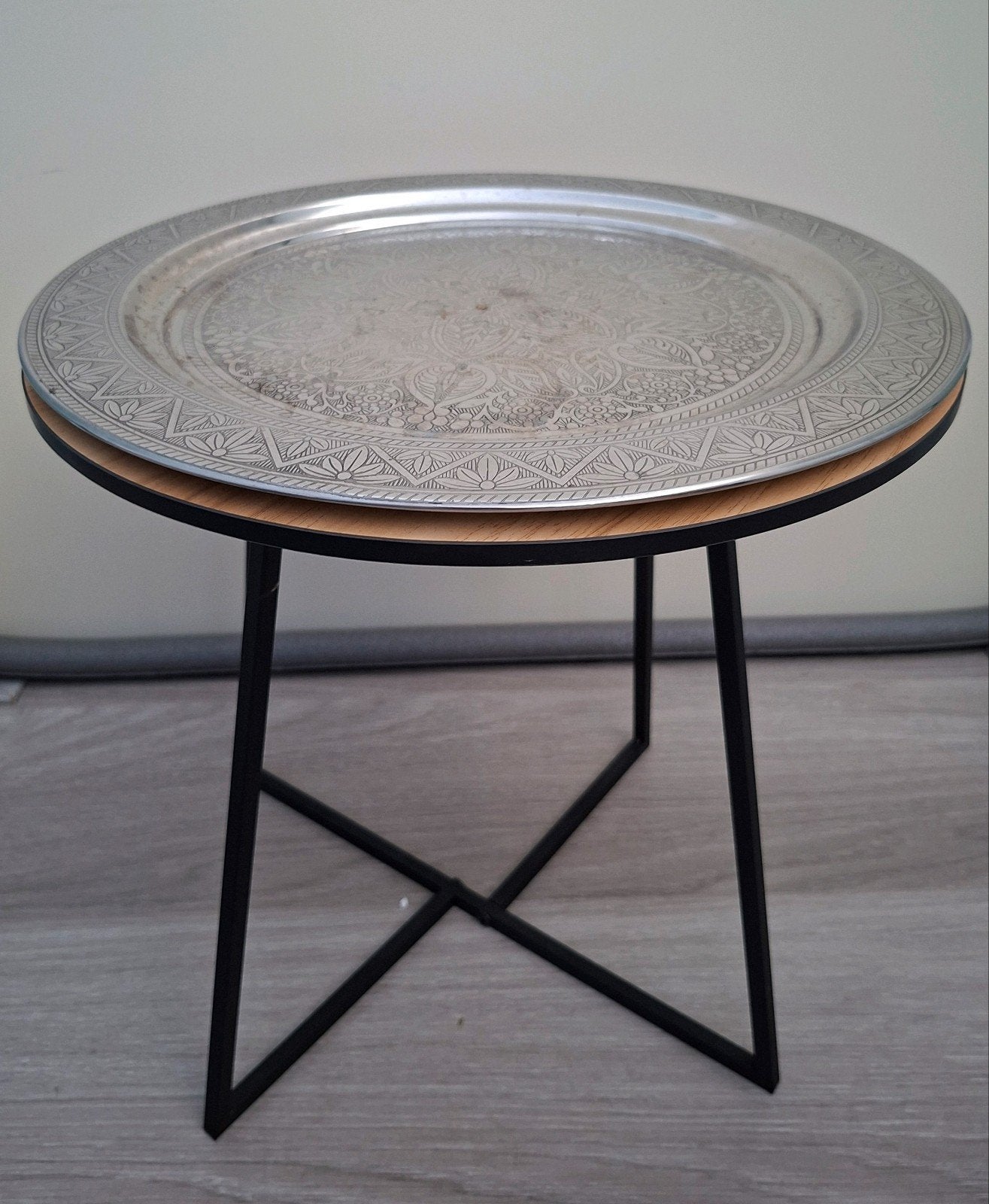 Decoratieve bijzettafel met Marokkaans dienblad, 45 tot 60 cm, Minder dan 55 cm, Gebruikt, Metaal of Aluminium