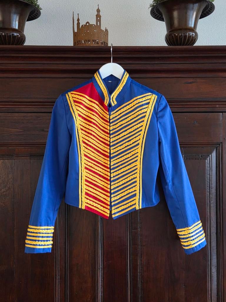 Blauw rood geel uniform jasje maat S met hoed, Kleding | Dames, Carnavalskleding en Feestkleding, Kleding, Carnaval, Maat 36 (S)