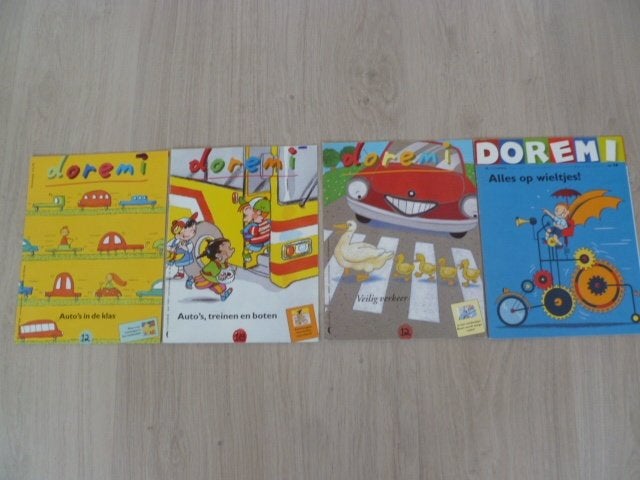 4 Doremi tijdschriften VERKEER met 3 miniboekjes. Kleuters., Ophalen of Verzenden, Taal en Lezen