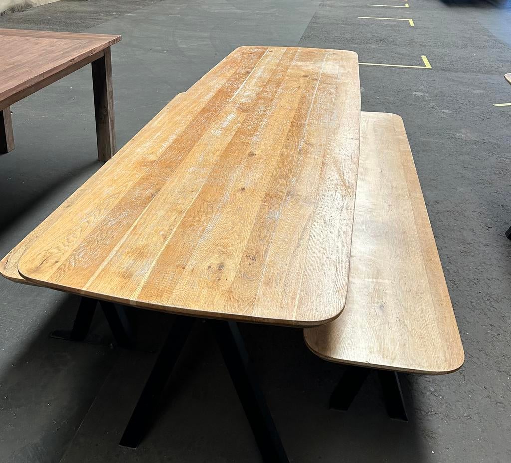 Massieve Eiken Tafels met Metalen Onderstel – Voorraad, Zakelijke goederen, Horeca | Meubilair en Inrichting, Ophalen, Gebruikt