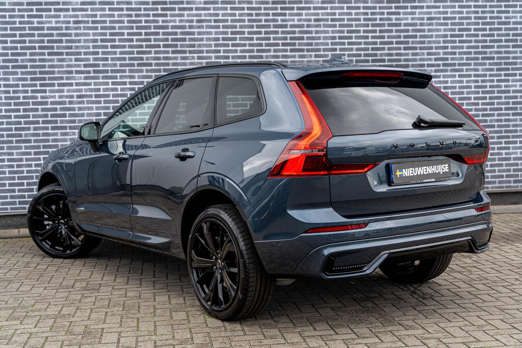Volvo XC60 T6 Plug-in Hybrid AWD Plus Black Edition | PHEV |, Gebruikt, Euro 6, 4 cilinders, Blauw