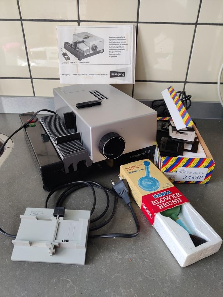 Liesegang A30 Diaprojector met accessoires en handleiding, Audio, Tv en Foto, Ophalen, Gebruikt