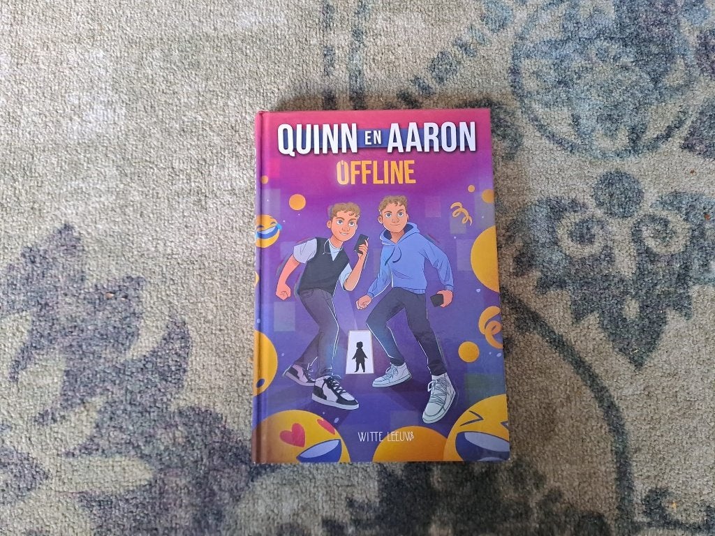 Quinn en Aaron offline, Fictie algemeen, Ophalen of Verzenden, Zo goed als nieuw, Aaron en Quinn Bezemer