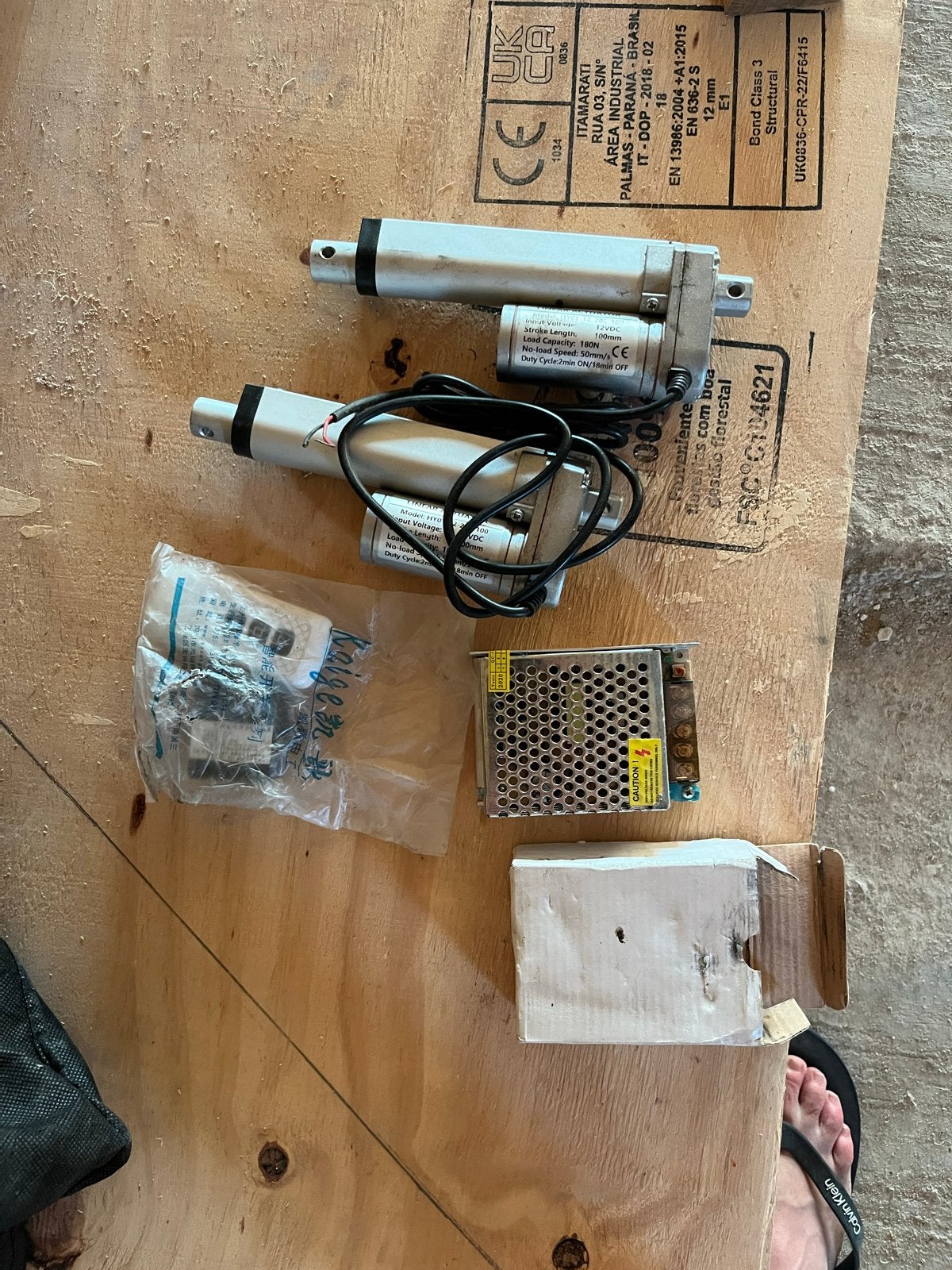 Lineaire Actuators met Voeding - Zo goed als nieuw, Ophalen, Zo goed als nieuw