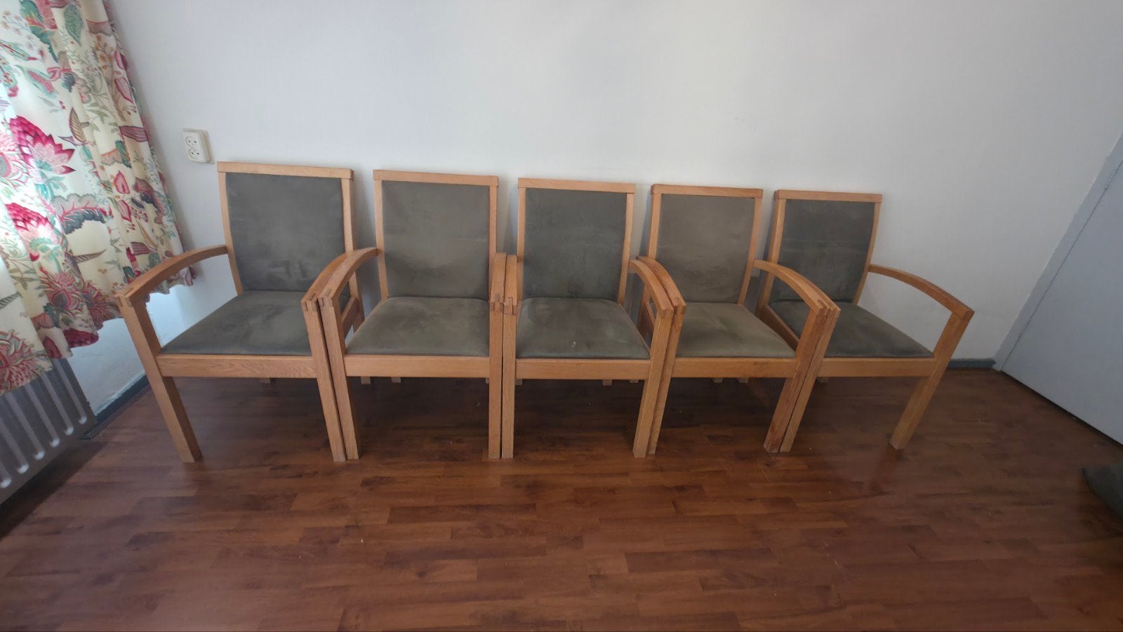 5 massief houten eetkamerstoelen met armleuningen, Ophalen