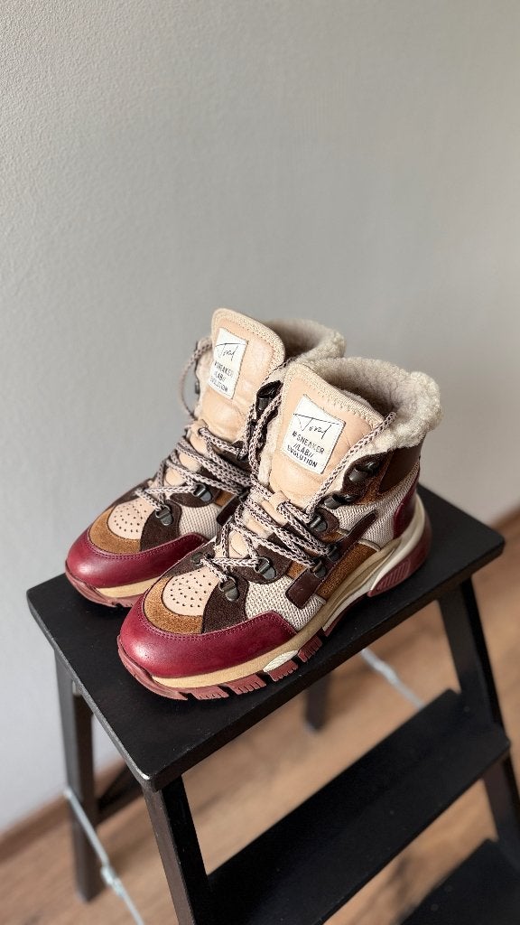 Toral Burgundy and Beige Sneakers/Boots, Kleding | Dames, Lage of Enkellaarzen, Ophalen of Verzenden, Zo goed als nieuw, Toral