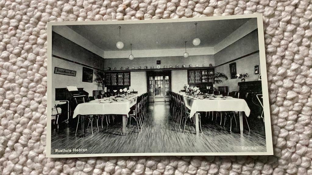 Ansichtkaart Hilversum Chr. Rusthuis Hebron Eetzaal 936, Verzamelen, Ophalen of Verzenden, 1940 tot 1960, Ongelopen, Noord-Holland