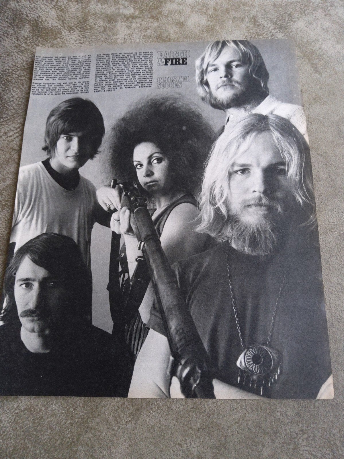 Earth and Fire:   muziek expres, Verzamelen, Muziek, Artiesten en Beroemdheden, Ophalen of Verzenden, Boek, Tijdschrift of Artikel