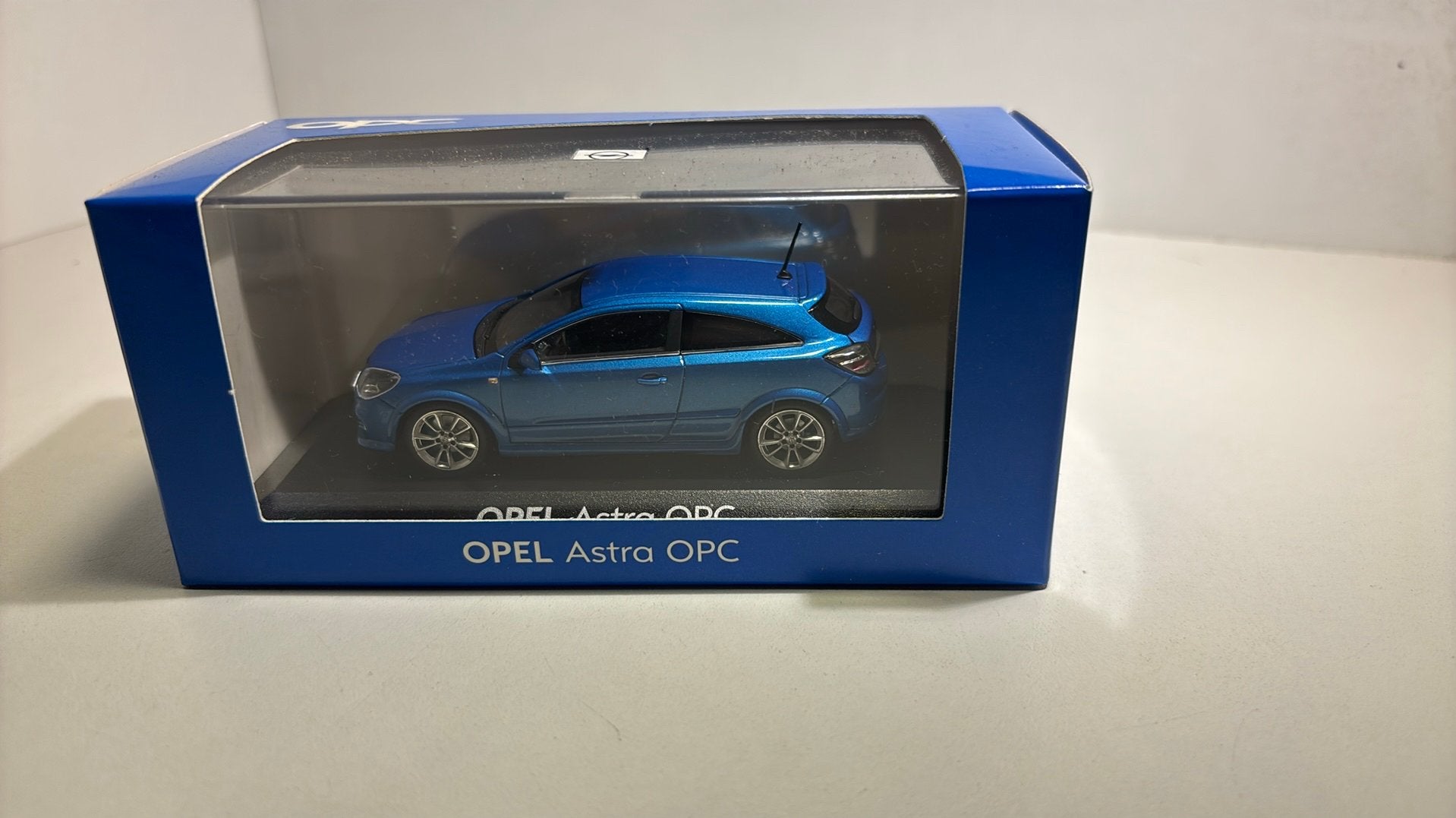 Opel astra opc bleu minichamps  1.43, Ophalen of Verzenden, A, A, A