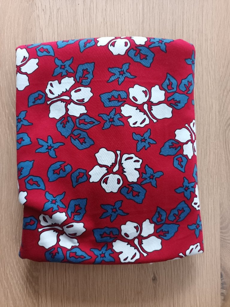 Rode lap stof rood ong 140 x min 160 cm met bloemen patroon, 120 cm of meer, Ophalen of Verzenden, Zo goed als nieuw, 30 tot 200 cm