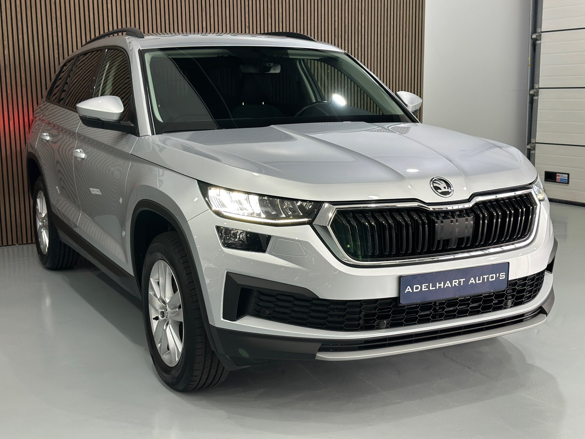 Skoda Kodiaq 1.5 TSI 150 PK Automaat DSG / Apple CarPlay Nav, Auto's, Dealer onderhouden, 4 cilinders, 150 pk, Kodiaq