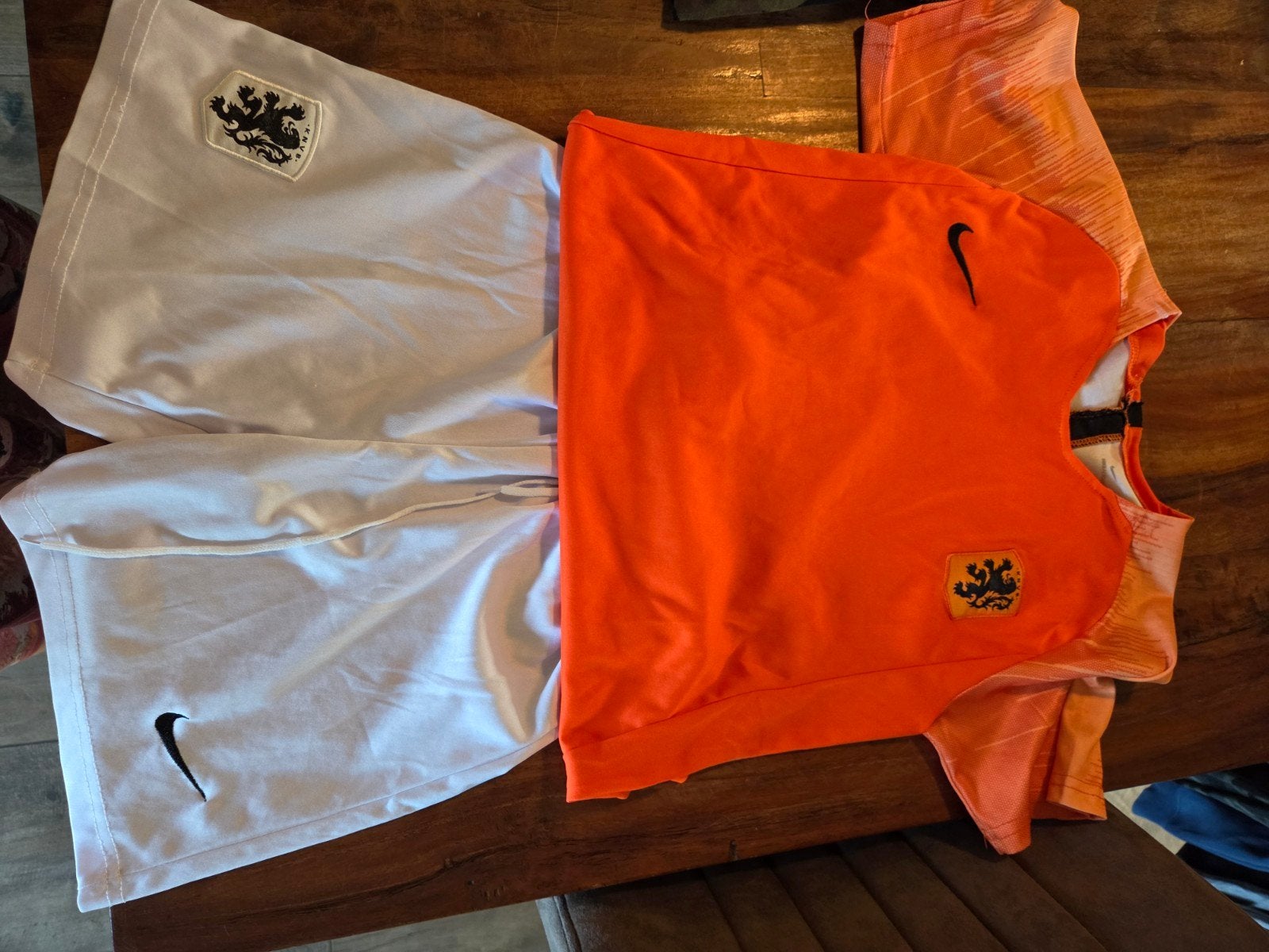 Voetbalpakje Oranje maat 164 - Zo goed als nieuw, Kinderen en Baby's, Jongen of Meisje, Sport- of Zwemkleding, Ophalen of Verzenden