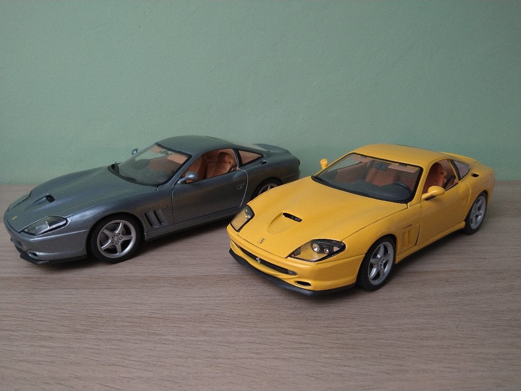2 x Ferrari 550 Maranello 1:18 Maisto lees tekst., Ophalen of Verzenden, Zo goed als nieuw, Auto, Maisto