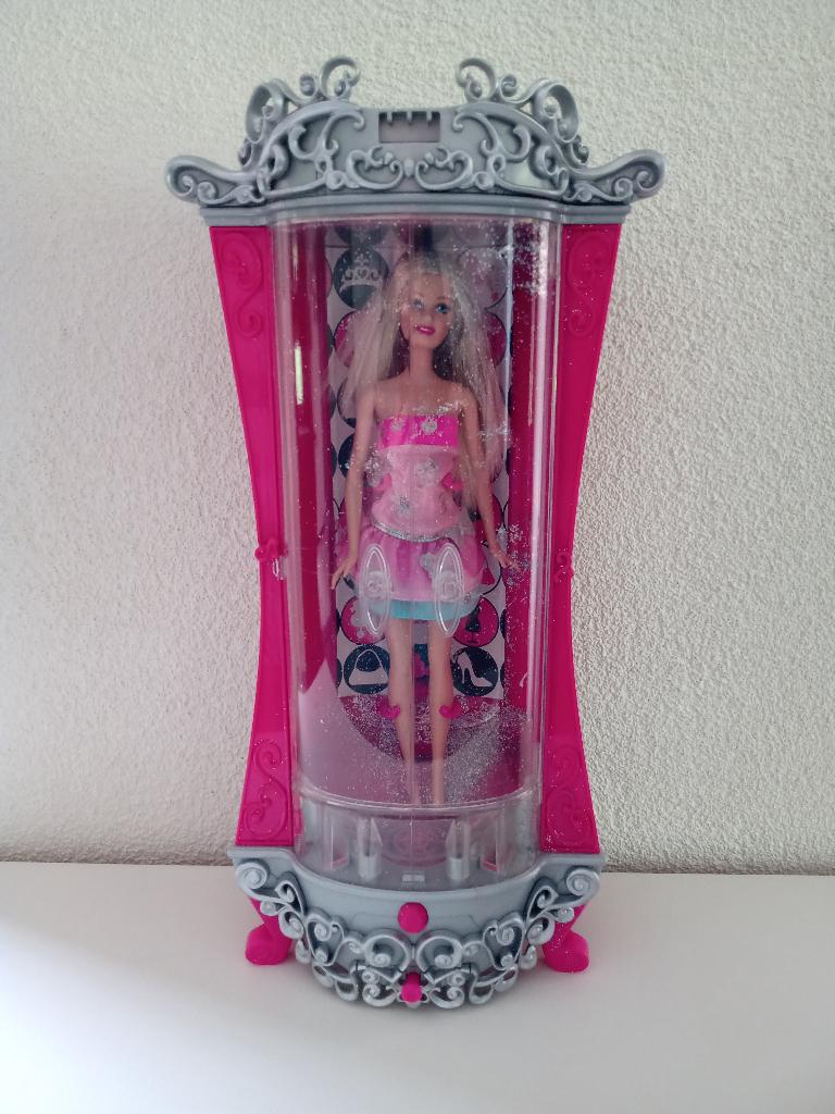 Barbie in de GLITTERIZER uit het Modesprookje T2570, Ophalen of Verzenden, Gebruikt, Pop