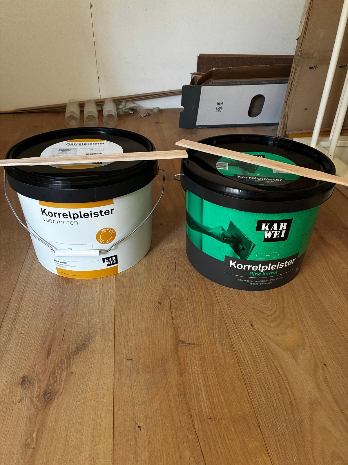2x Karwei Korrelpleister Wit - 10L per emmer, 5 tot 10 liter, Wit, Nieuw, Ophalen of Verzenden