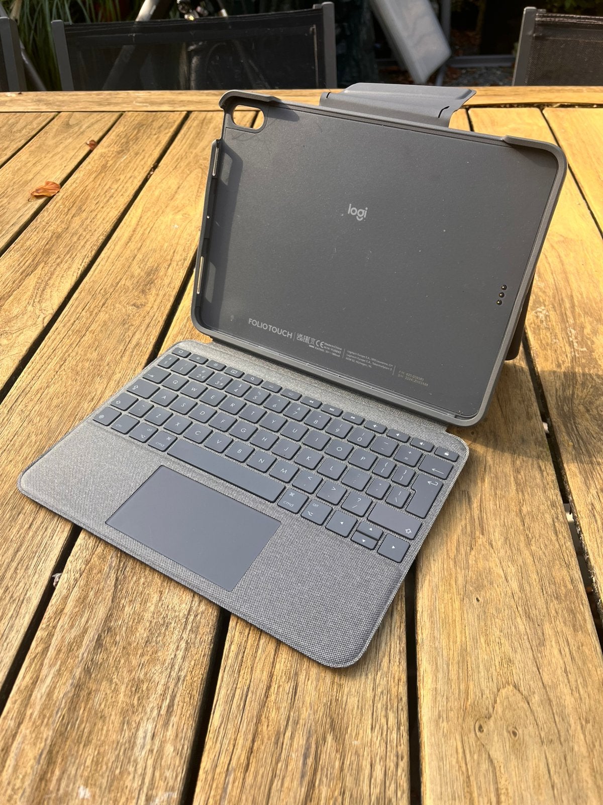 Logitech Folio Touch iPad Air 4/5 – toetsenbord + trackpad, Ophalen of Verzenden, Zo goed als nieuw, 11 inch, Bescherming voor- en achterkant