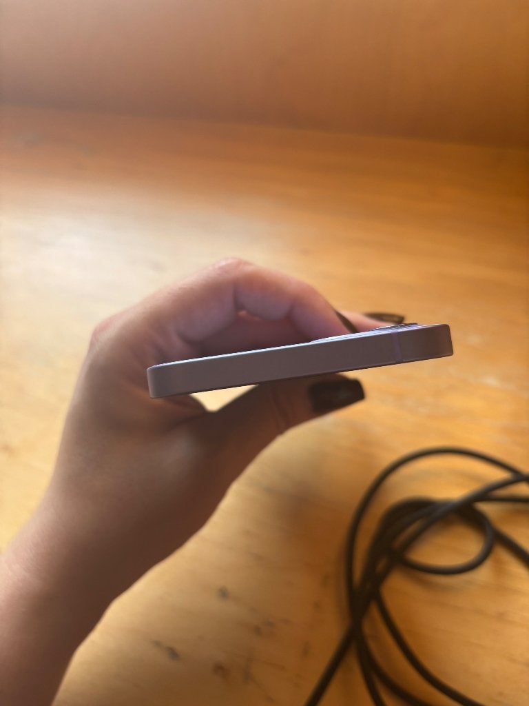 Foto 8 van iPhone 12 with 256GB storage in purple.