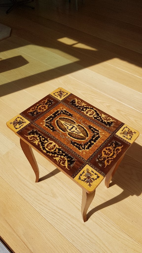 Elegant bijzettafeltje met ingelegd hout en speeldoos, Antiek en Kunst, Ophalen