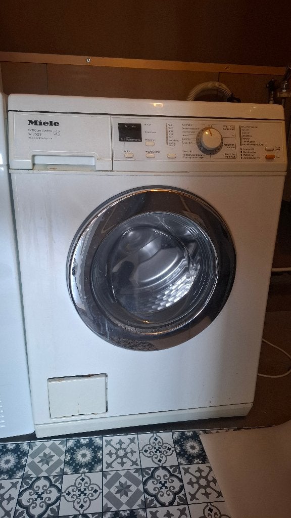 Washing machine Miele in working condition, Witgoed en Apparatuur, Wasmachines, Gebruikt, Ophalen of Verzenden, 1600 toeren of meer