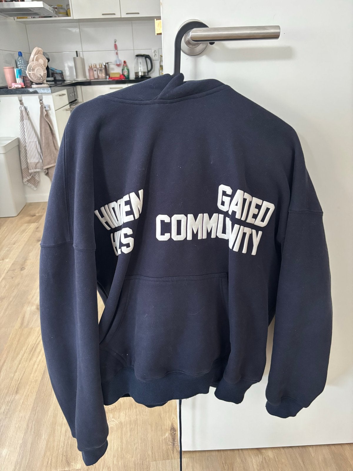 Hidden Hills Set: Oversized Hoodie & Straightleg Broek, Kleding | Heren, Ophalen of Verzenden, Gedragen