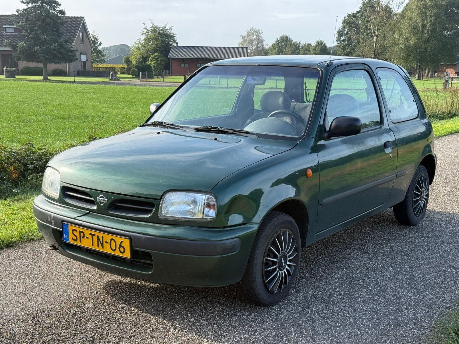 Nissan Micra 1.0 3D 1998 Groen, Auto's, Voorwielaandrijving, 4 cilinders, 755 kg, Origineel Nederlands