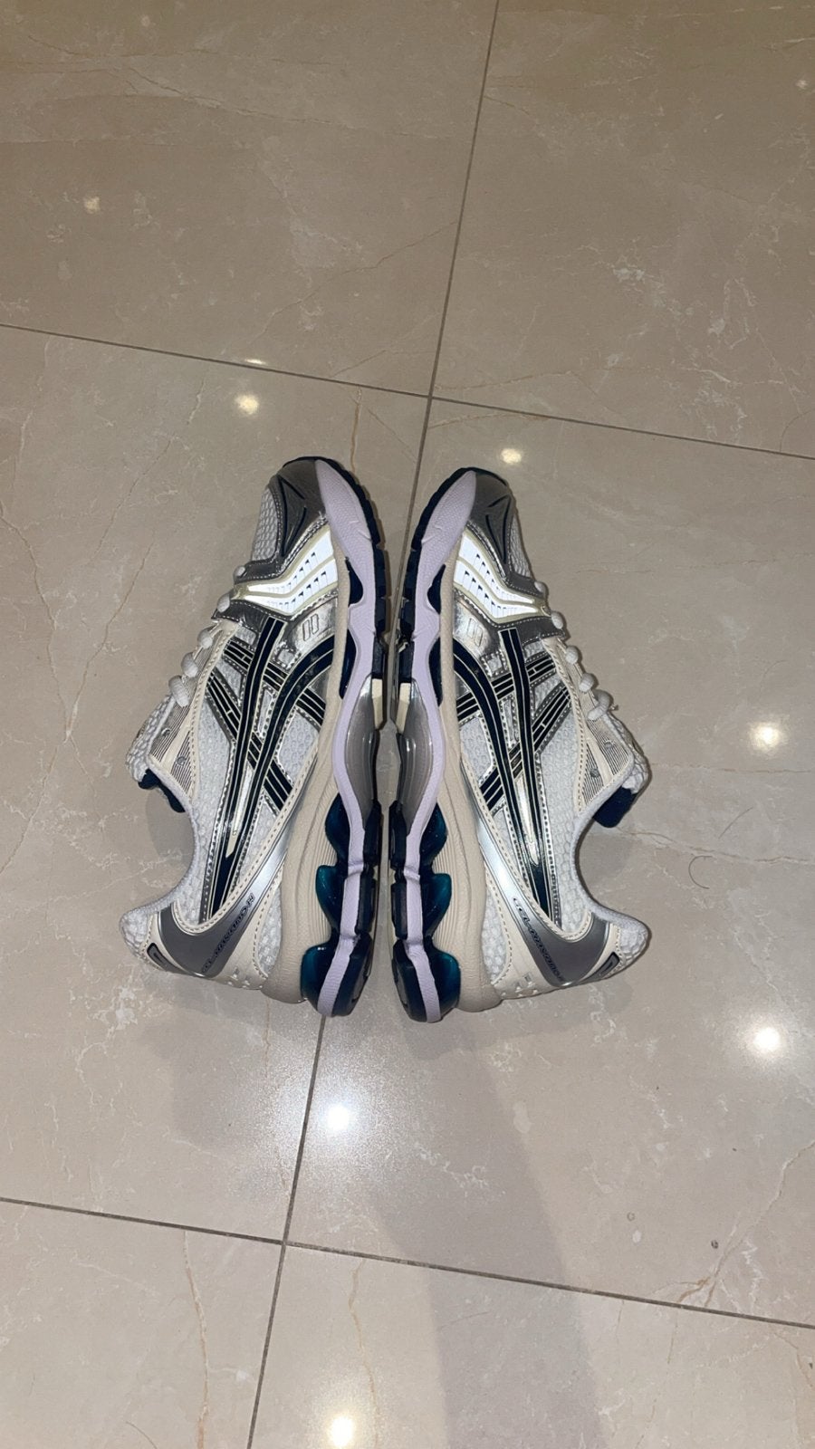 Gloednieuwe Asics Gel-Kayano 14 - Maat 37, Kleding | Dames, Schoenen, Ophalen of Verzenden, Nieuw, Wit, Sneakers of Gympen