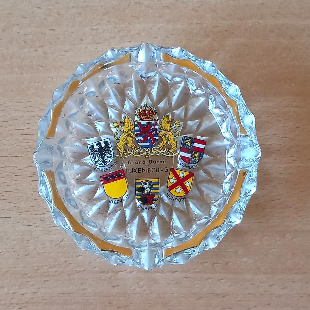 Glazen asbak Luxemburg., Ophalen of Verzenden, Gebruikt, Asbak