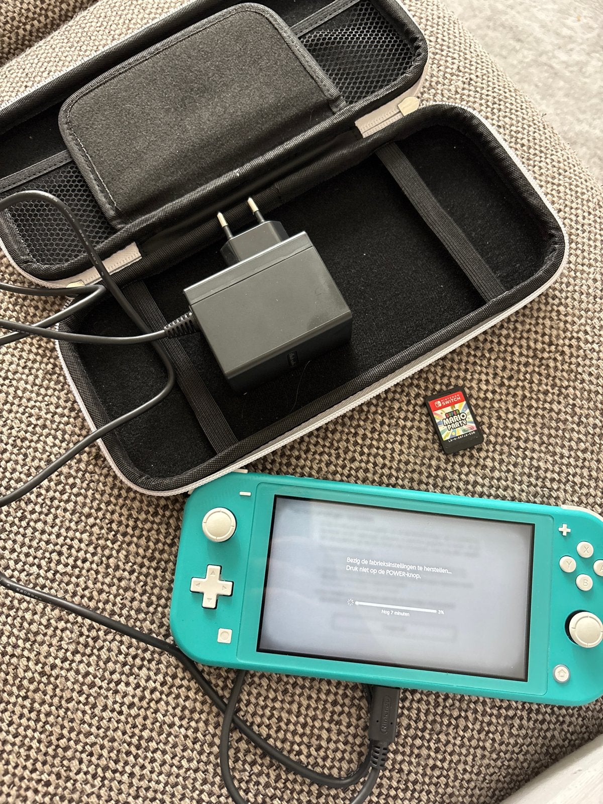 Nintendo Switch Lite met Super Mario Party en hoes, Met games, Ophalen of Verzenden, Zo goed als nieuw, Switch Original